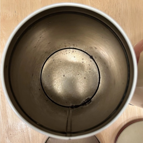 Set of 2 Vintage Metal Kitchen Canisters Grapes & Apples Red/Cream - Picture 7 of 8